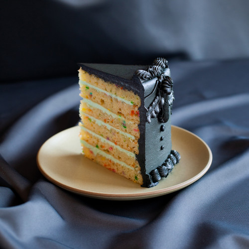 Black Vintage Cake view 3