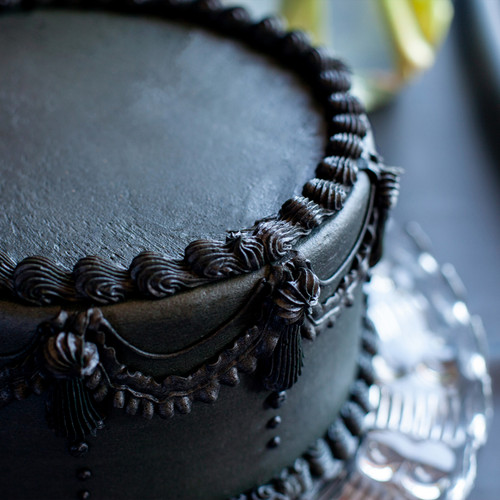 Black Vintage Cake view 4