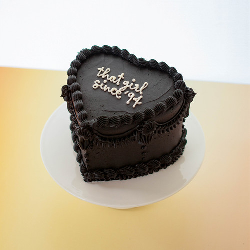 Black Vintage Heart Cake view 1