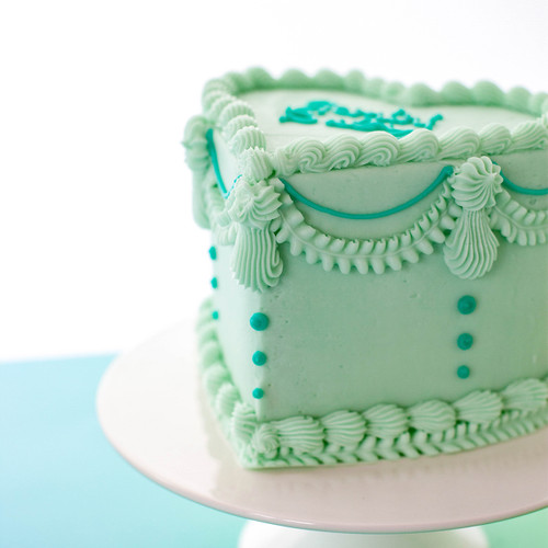 SusieBlue Vintage Heart Cake view 3