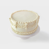 White Vintage Cake