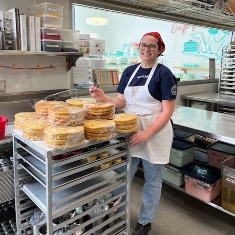 Employee with multiple cakes