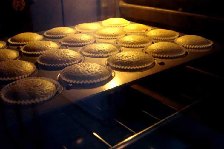 Baking cupcakes